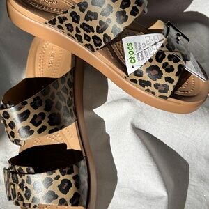 Crocs Brooklyn Animal Buckle Low Sandals Womens 8 two strap Sepia Leopard 212574